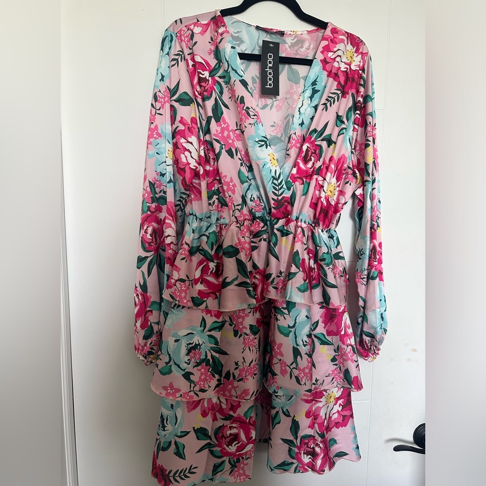 Boohoo dress NWT